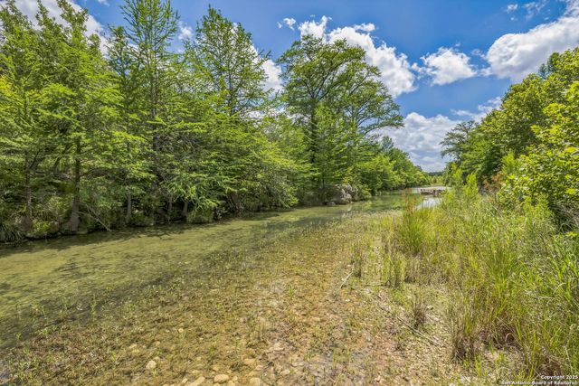 959 Highland Dr, Bandera, TX 78003