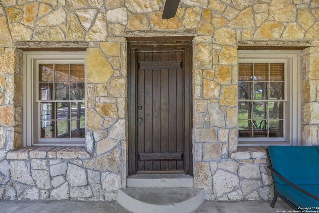 959 Highland Dr, Bandera, TX 78003