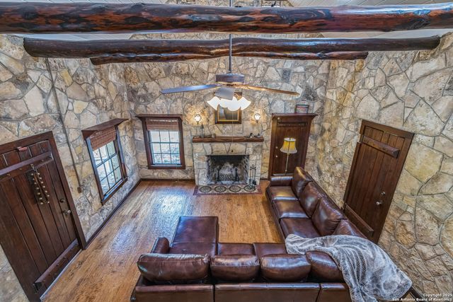 959 Highland Dr, Bandera, TX 78003