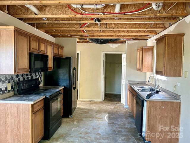 2752 Bramble Ridge Court, Charlotte, NC 28215