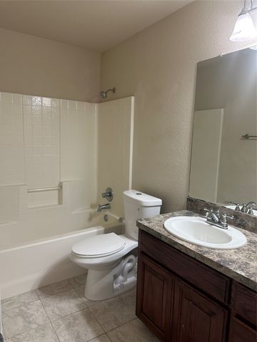 208 Pearl Drive, Hewitt, TX 76643