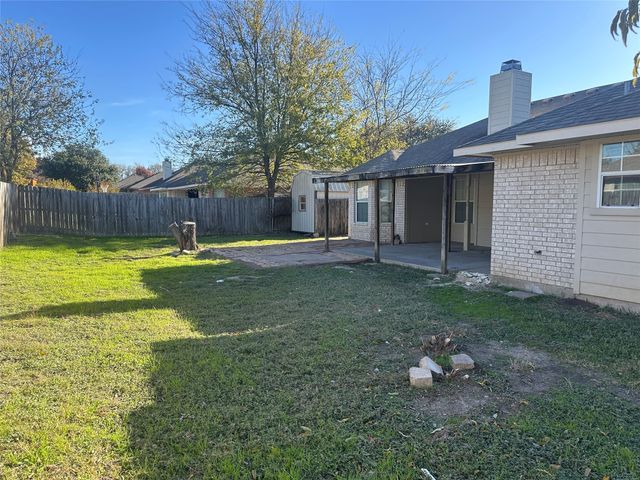 208 Pearl Drive, Hewitt, TX 76643