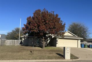 208 Pearl Drive, Hewitt, TX 76643