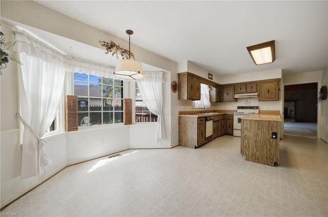 5325 Stewart CT, Virginia Beach, VA 23464