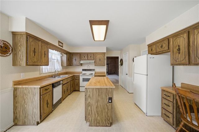 5325 Stewart CT, Virginia Beach, VA 23464