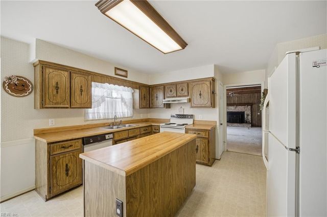 5325 Stewart CT, Virginia Beach, VA 23464