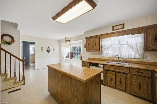 5325 Stewart CT, Virginia Beach, VA 23464