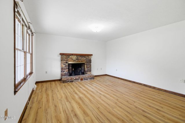122 East Carters Valley Road, Kingsport, TN 37665