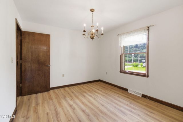 122 East Carters Valley Road, Kingsport, TN 37665