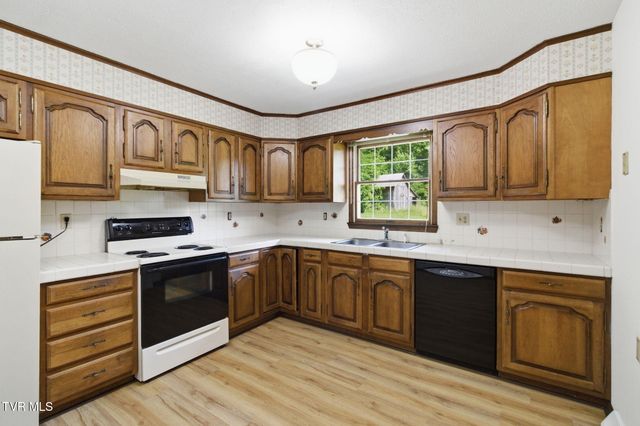 122 East Carters Valley Road, Kingsport, TN 37665