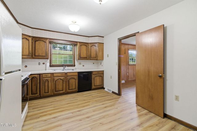 122 East Carters Valley Road, Kingsport, TN 37665
