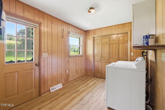122 East Carters Valley Road, Kingsport, TN 37665