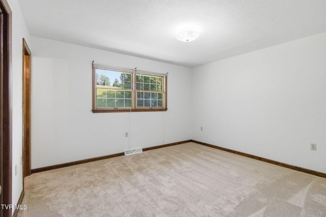 122 East Carters Valley Road, Kingsport, TN 37665