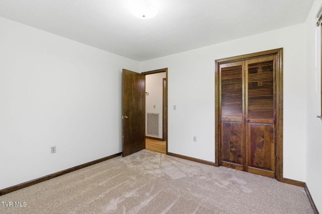 122 East Carters Valley Road, Kingsport, TN 37665