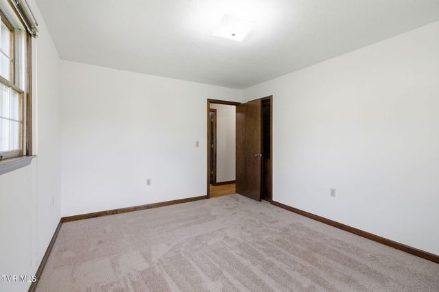 122 East Carters Valley Road, Kingsport, TN 37665