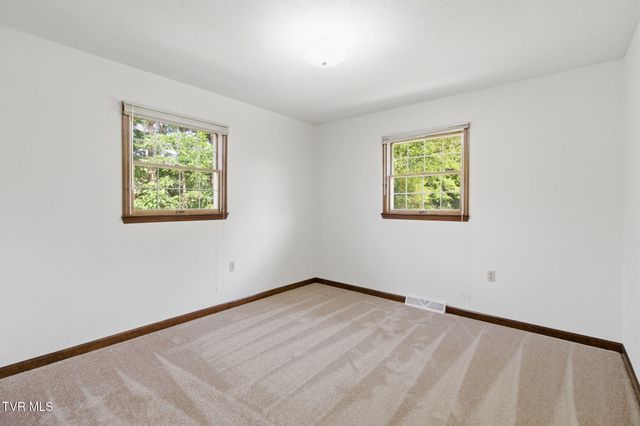 122 East Carters Valley Road, Kingsport, TN 37665