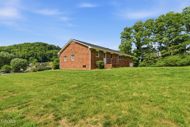 122 East Carters Valley Road, Kingsport, TN 37665