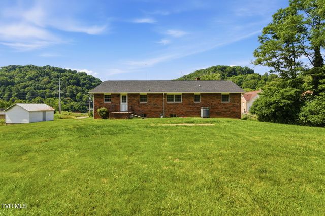 122 East Carters Valley Road, Kingsport, TN 37665