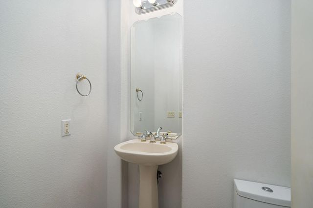 13 Hillcrest Drive, Palm Desert, CA 92260