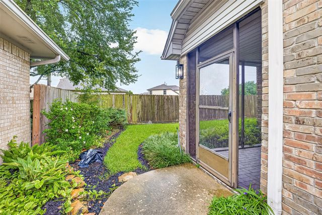 4415 Country Club View, Baytown, TX 77521