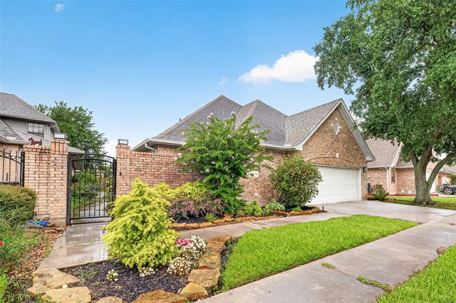4415 Country Club View, Baytown, TX 77521