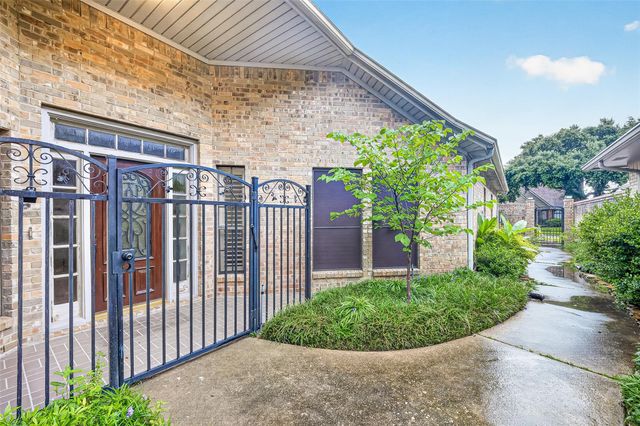 4415 Country Club View, Baytown, TX 77521