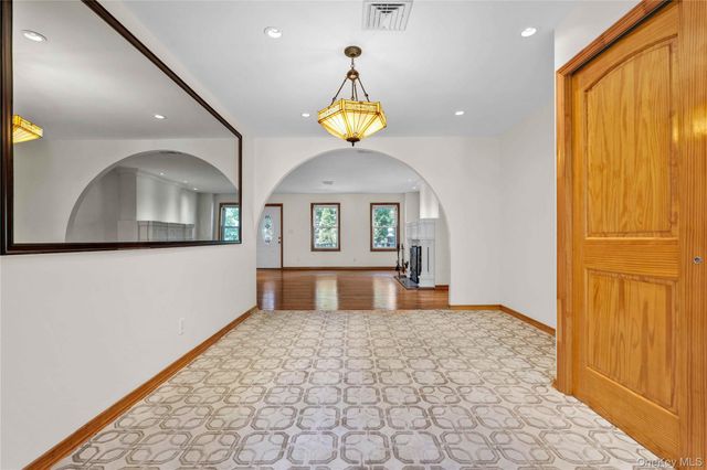 3039 36th Street, Astoria, NY 11103