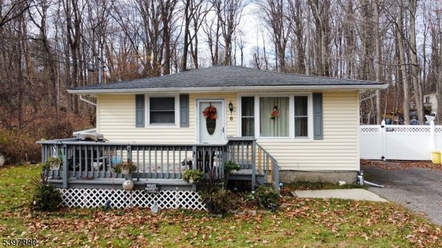 6 Pine St E, Vernon Twp., NJ 07422