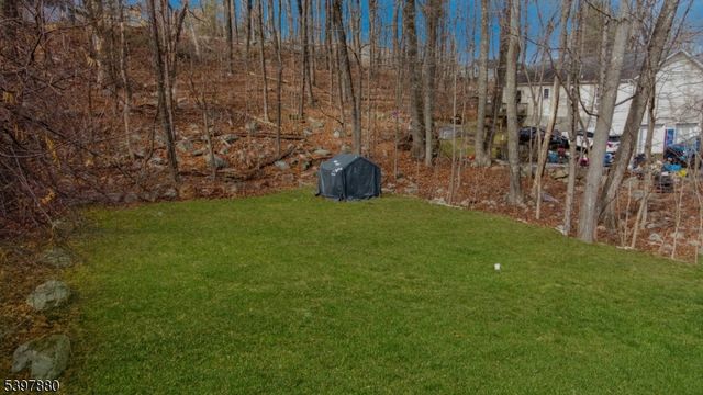 6 Pine St E, Vernon Twp., NJ 07422