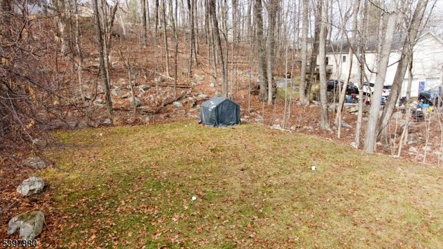 6 Pine St E, Vernon Twp., NJ 07422