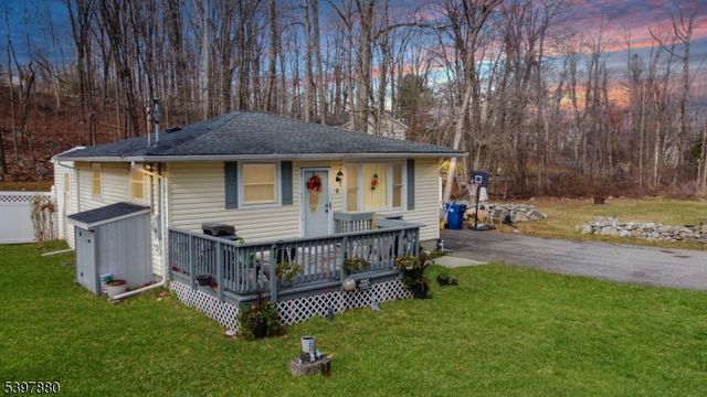 6 Pine St E, Vernon Twp., NJ 07422