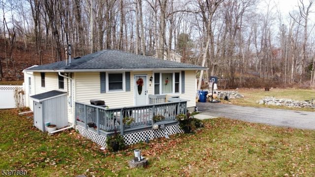 6 Pine St E, Vernon Twp., NJ 07422