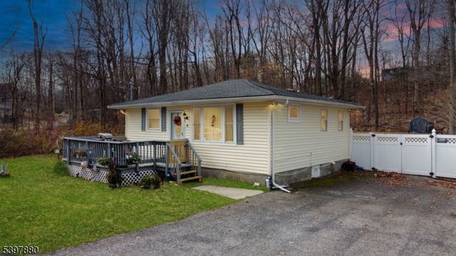 6 Pine St E, Vernon Twp., NJ 07422