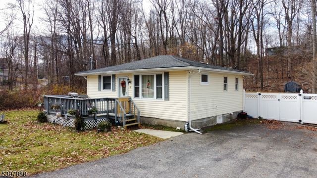 6 Pine St E, Vernon Twp., NJ 07422