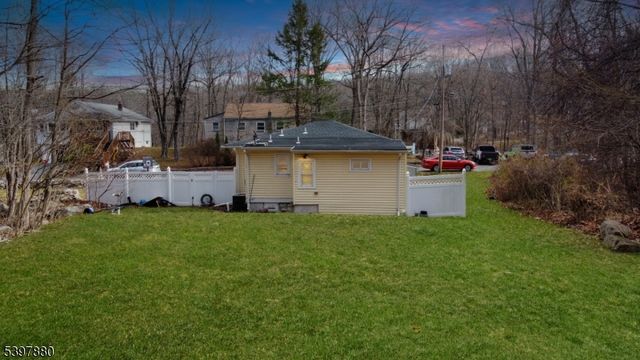 6 Pine St E, Vernon Twp., NJ 07422