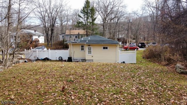 6 Pine St E, Vernon Twp., NJ 07422