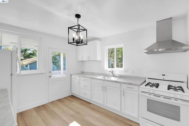 1467 Clay St, Hayward, CA 94541