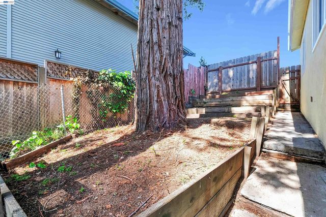 1467 Clay St, Hayward, CA 94541