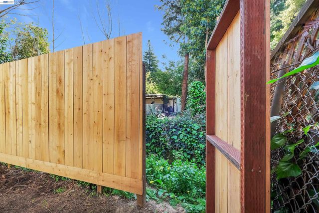 1467 Clay St, Hayward, CA 94541