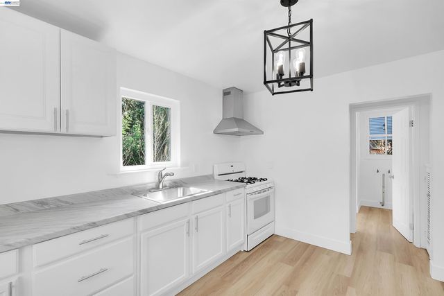 1467 Clay St, Hayward, CA 94541