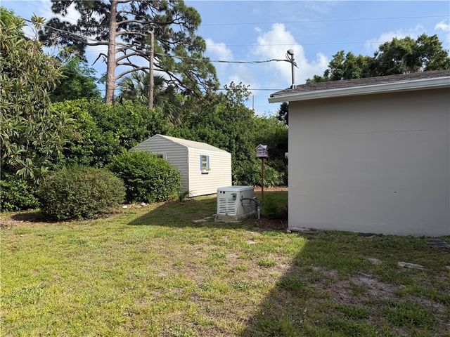 310 20th Avenue SW, Vero Beach, FL 32962