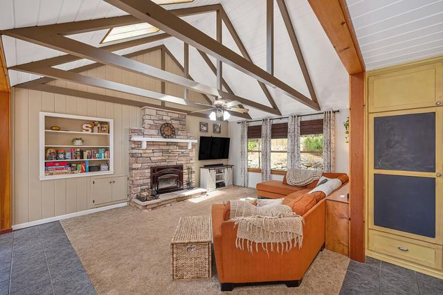 14067 Linden Rd, Grass Valley, CA 95945