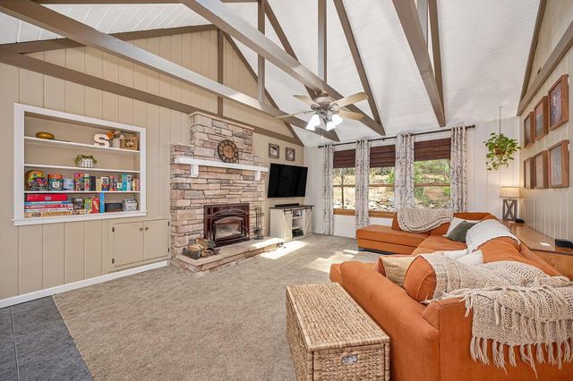 14067 Linden Rd, Grass Valley, CA 95945