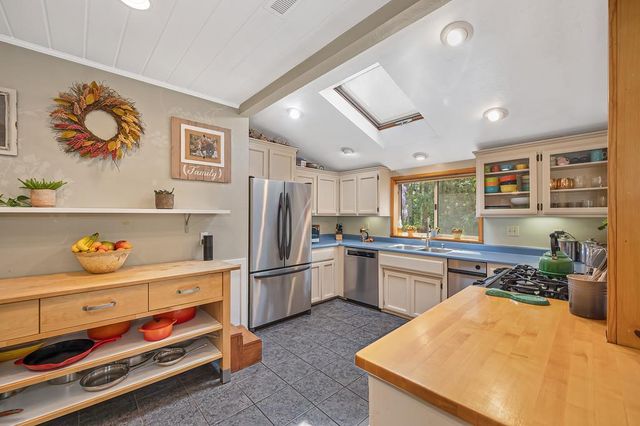 14067 Linden Rd, Grass Valley, CA 95945