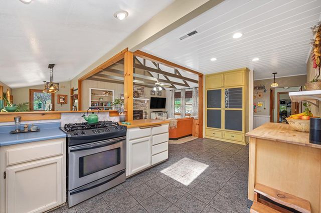 14067 Linden Rd, Grass Valley, CA 95945