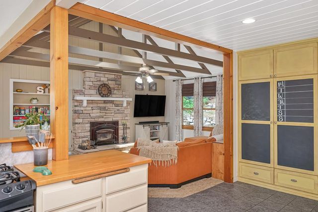 14067 Linden Rd, Grass Valley, CA 95945