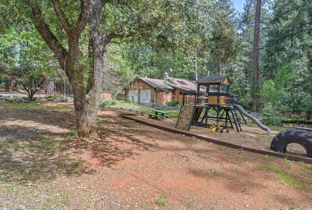 14067 Linden Rd, Grass Valley, CA 95945