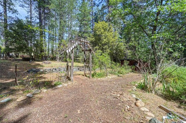 14067 Linden Rd, Grass Valley, CA 95945