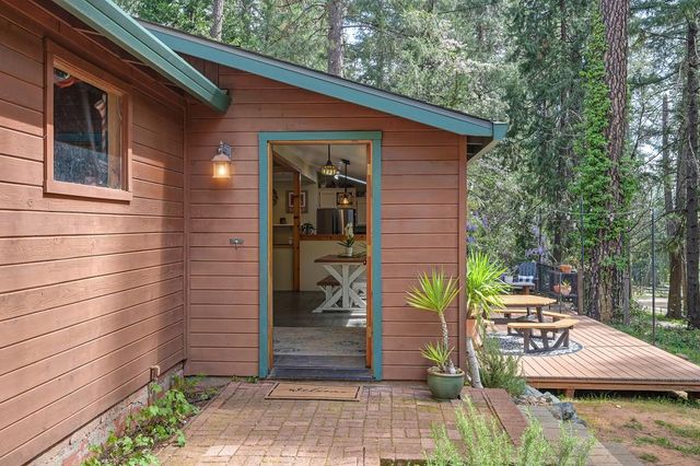 14067 Linden Rd, Grass Valley, CA 95945