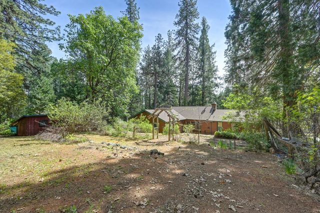 14067 Linden Rd, Grass Valley, CA 95945